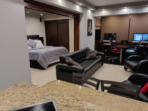 Moderno y equipado Apto Ejecutivo con piscina